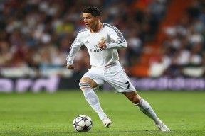 Kaiyun Group -东契奇连续十二场比赛得分超过战术调整，雄鹿挑战极限！